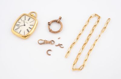 un assortiment de bijoux en or, comprenant notamment une montre, une chaîne et d'autres articles