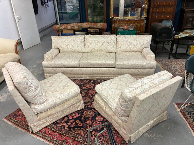 Ensemble canapé (L 225 cm) et deux chauffeuses garnis de tissu fl