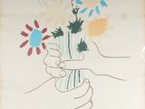 un dessin représentant une main tenant un vase de fleurs