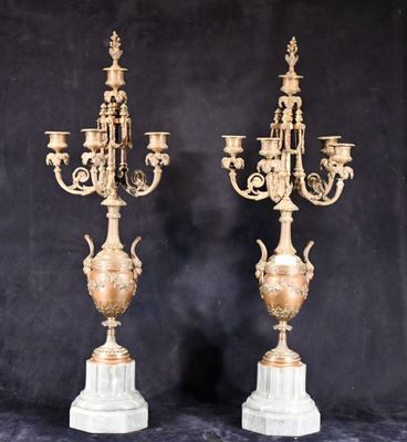 paire de candélabres anciens en laiton sur base en marbre