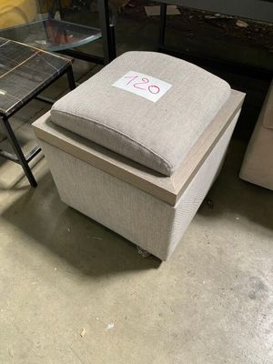 1 POUF COFFRE 50x50x50 cm, revêtement tissé gris chiné