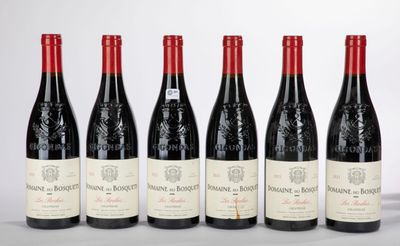 six bouteilles de vin rouge alignées