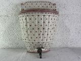 a basket that has a handle on top of it