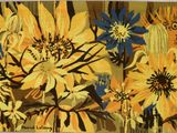 tableau représentant des fleurs jaunes et bleues dans un vase posé sur une table