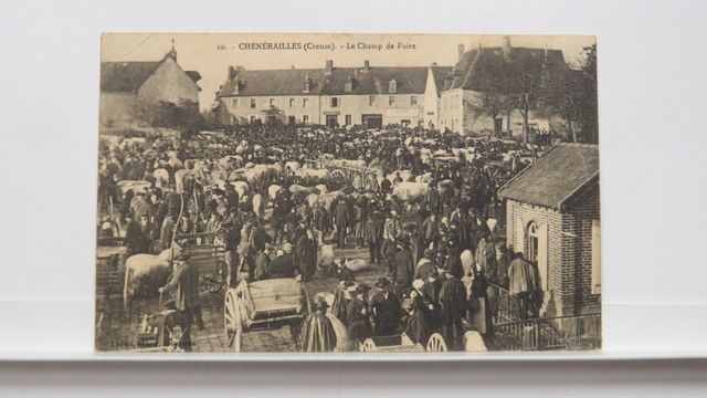 Chénérailles Le Champ de Foire. Infimes défauts. Carte rare !!!