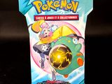 gros plan d'une boîte de cartes pokemon sur une table