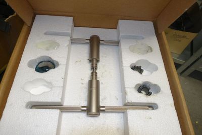 une boîte contenant quelques outils