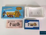 une boîte de jeux Nintendo à côté d'une boîte de jeux Nintendo