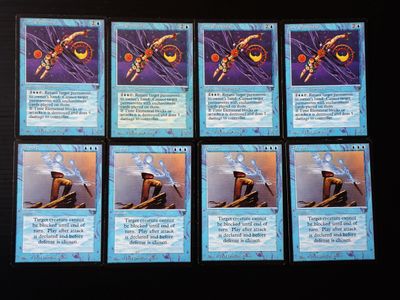six cartes d'un jeu de cartes sur lesquelles figure l'image d'un homme sur une planche de surf