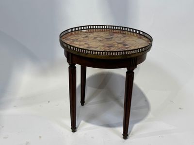 Petite table circulaire dite "bouillotte" en bois mouluré, l… - Photo 1