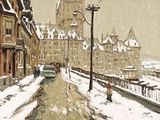 tableau représentant une rue urbaine enneigée avec une tour horloge en arrière-plan