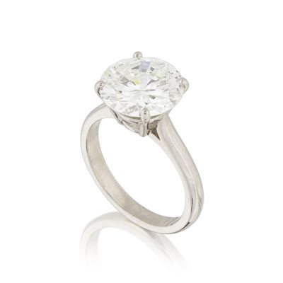 une bague en diamant à une seule pierre, par van cleef