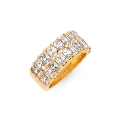 une bague sertie d'un diamant et de dix-huit pierres