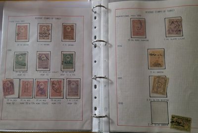 1 album contenant des timbres et documents fiscaux de Turqui…