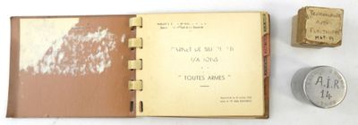 Ensemble composé d'un carnet de silhouettes d'avions, daté d…