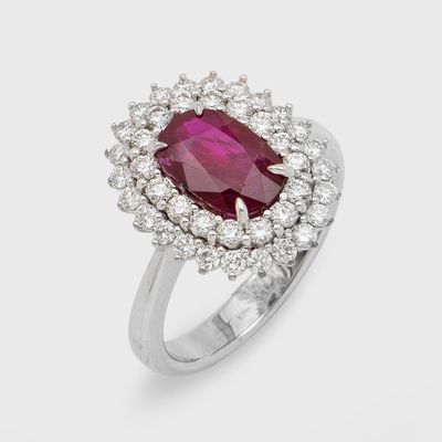 Bague ovale en rubis et diamants