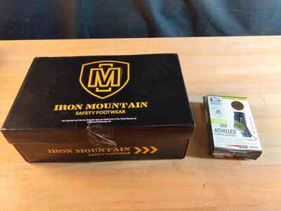 Lot d'une paire de chaussures de sécurité Iron Mountain, tai…