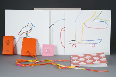 Hermès : 2 bracelets de soie + un petit lot de 3 articles He…