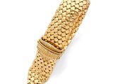 gros plan d'un bracelet en or sur fond blanc