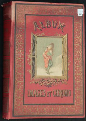 un vieux livre avec l'image d'un garçon vêtu d'une robe rouge