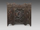 un paravent en bronze orné de personnages et de fleurs