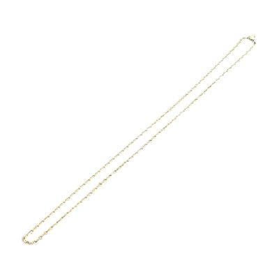 une chaîne en or ornée d'un seul diamant