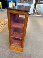 Vitrine basse, en bois mouluré, époque début XXe, 95 cm x 71… (photo 3)