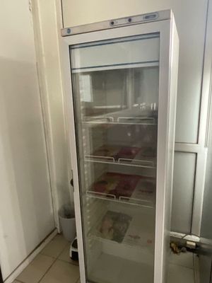 Une armoire réfrigérée positive à boissons IARP