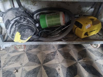 une photo d'un établi sur lequel sont posés des outils