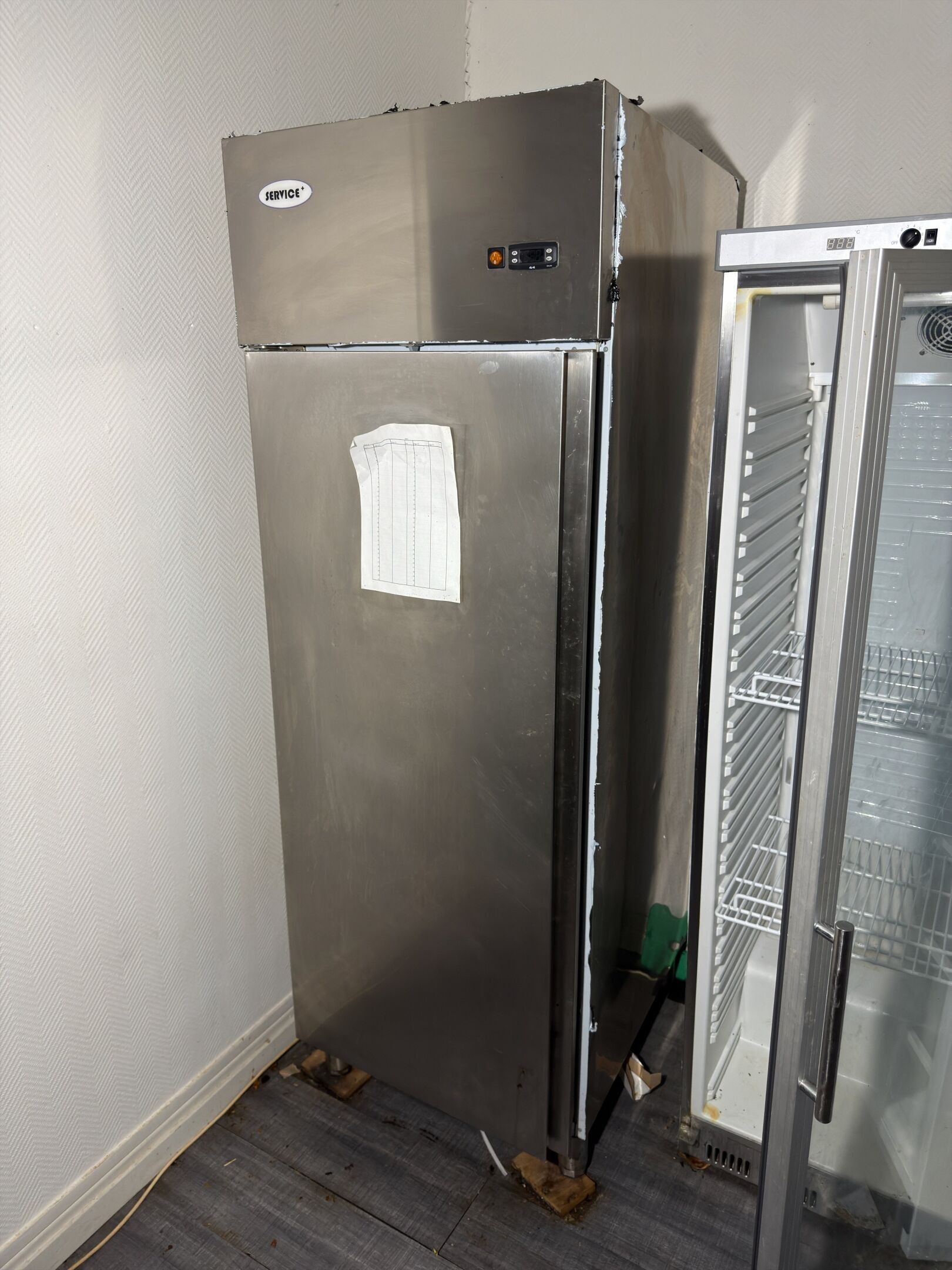 Armoire réfrigérée inox marque Service+, une porte pleine, g…