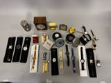 de nombreux modèles de montres, exposés sur une table