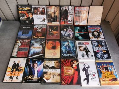 beaucoup de films qui sont sur la table