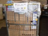 un chariot sur lequel sont empilées plusieurs caisses