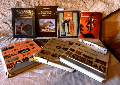 3 Volumes sur le thème des Châteaux + 1 volume Victor Horta … - Photo 1