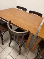 Lot de 8 tables en formica. 4 en 120X80X74 cm et 4 en 80X80X…