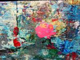 une image représentant une peinture d'une fleur rouge sur un fond bleu et vert