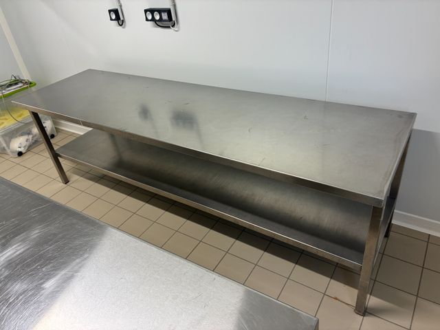 Table inox L250, piètement avec tablette inférieure