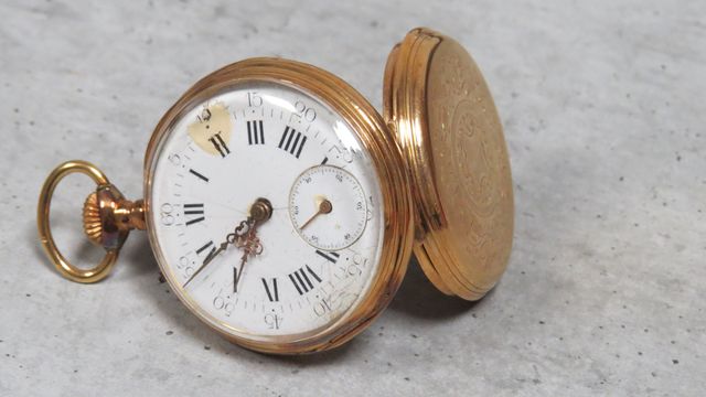 Montre de poche « à gousset » en or 750‰, cadran émaillé blanc à ...
