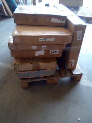 77 /Lot divers d'environ 115 Kg de meubles de marque VC…