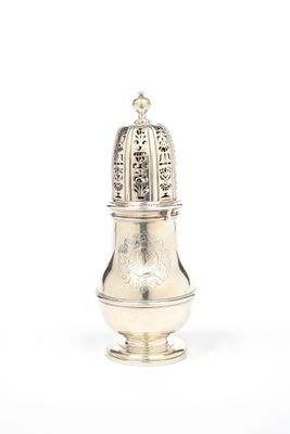 SAUPOUDREUSE En argent. De forme balustre posant sur un piéd… - Photo 1