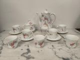 a lot of cups and saucers on the table