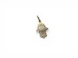 une image représentant un pendentif en forme de hamster en diamant sur fond blanc