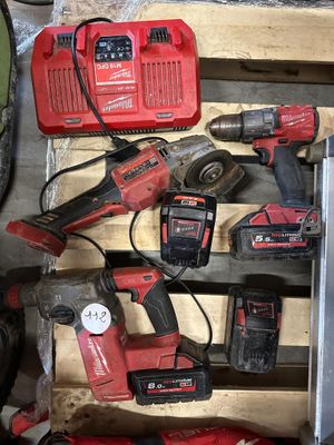 a lot of tools that are sitting on a pallet