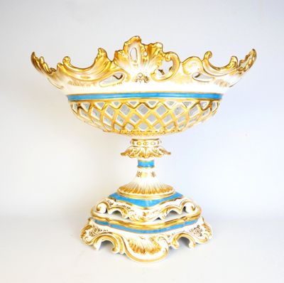Corbeille de table en porcelaine de Paris, à décor rocaille …