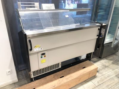 Vitrine à glace réfrigérée Infrico, année 2024 (vitrine fend… - Photo 1