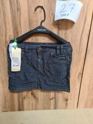 Lot de 180 jupes pour femme en denim.