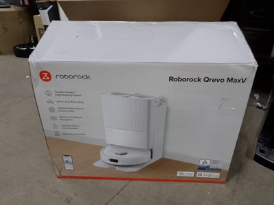emballage sous forme de boîte blanche arborant un logo noir et rouge