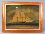 un tableau représentant un bateau, encadré dans un cadre en bois, posé sur une table