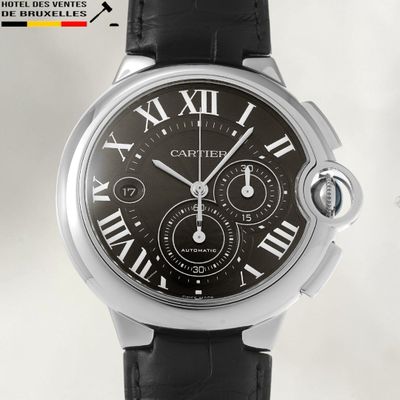 Montre chronographe Cartier Calibre avec cadran noir et bracelet en cuir noir