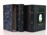 deux livres posés côte à côte sur une table